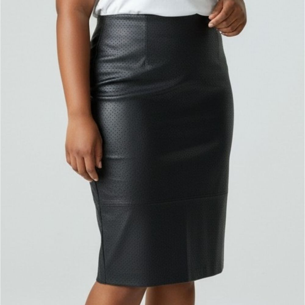 Reitmans black perforated pleather pencil skirt